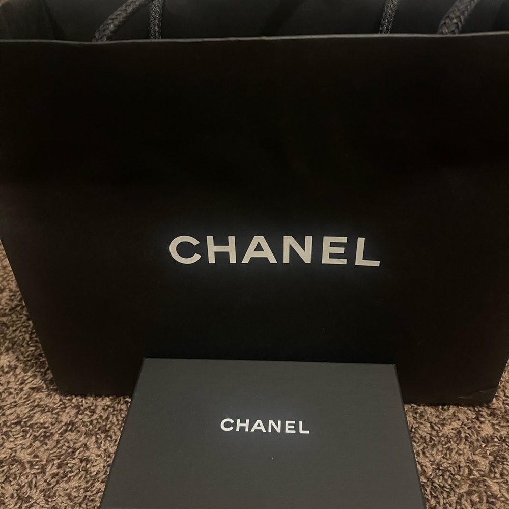 Chanel 🌟Free Shipping🌟